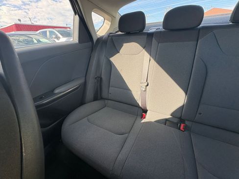 Used 2025 Kia K4 LXS image 38