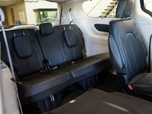 Used 2022 Chrysler Pacifica Touring-L image 48