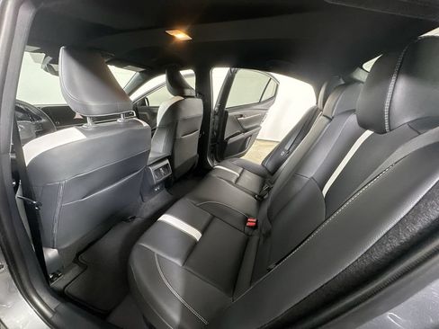 Used 2025 Toyota Camry SE FWD image 15