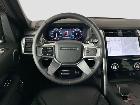 Certified 2025 Land Rover Discovery Dynamic SE image 22