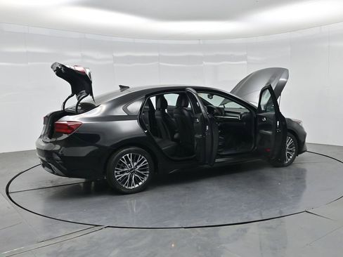 Used 2023 Kia Forte GT-Line w/ GT-Line Technology Package FWD image 4
