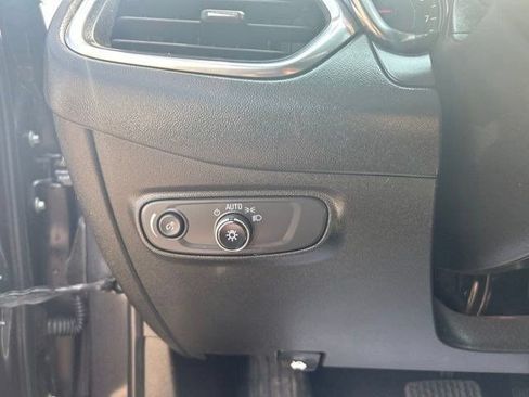 Used 2022 Chevrolet Equinox LT FWD image 19
