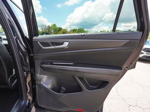 Used 2025 Volkswagen Atlas Cross Sport SEL AWD/4WD image 13