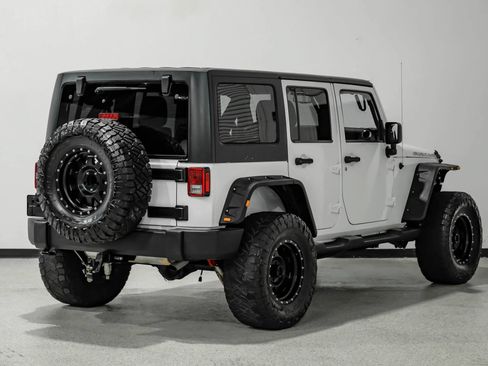 Used 2015 Jeep Wrangler Unlimited Rubicon w/ Connectivity Group AWD/4WD image 6