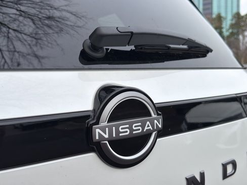 New 2026 Nissan Pathfinder Platinum image 13