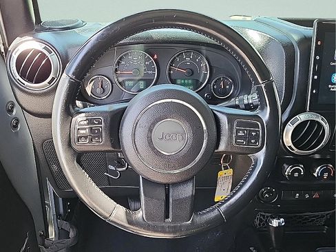 Used 2015 Jeep Wrangler Unlimited Sahara w/ Connectivity Group AWD/4WD image 16