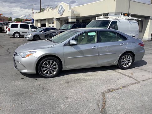 Used 2017 Toyota Camry XLE FWD image 18