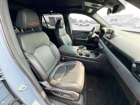 Used 2025 Honda Pilot TrailSport image 35