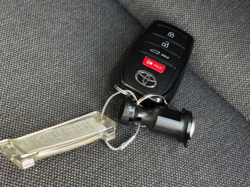 Used 2025 Toyota Camry LE image 28