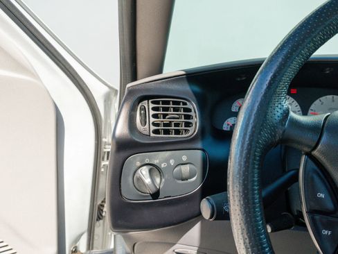 Used 2004 Ford F150 Lightning RWD image 55