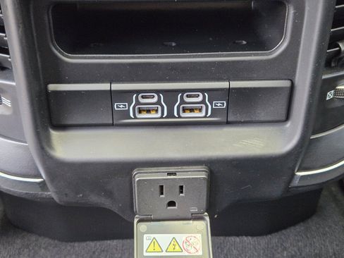 Used 2022 RAM 1500 Laramie AWD/4WD image 18