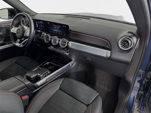 Used 2023 Mercedes-Benz GLB 250 w/ AMG Line image 30