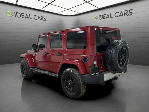 Used 2013 Jeep Wrangler Unlimited Sahara w/ Connectivity Group AWD/4WD image 7