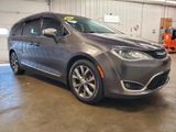 Used 2017 Chrysler Pacifica Limited image 2