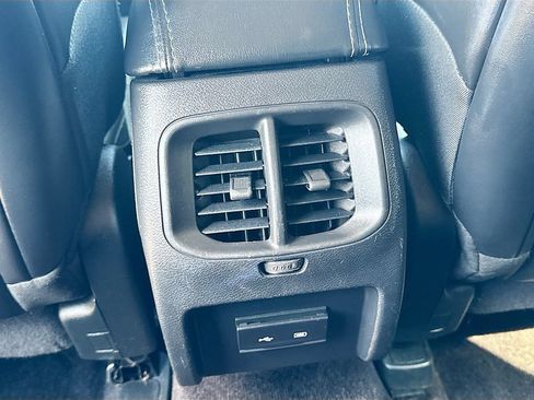 Used 2019 Jeep Cherokee Latitude Plus AWD/4WD image 22