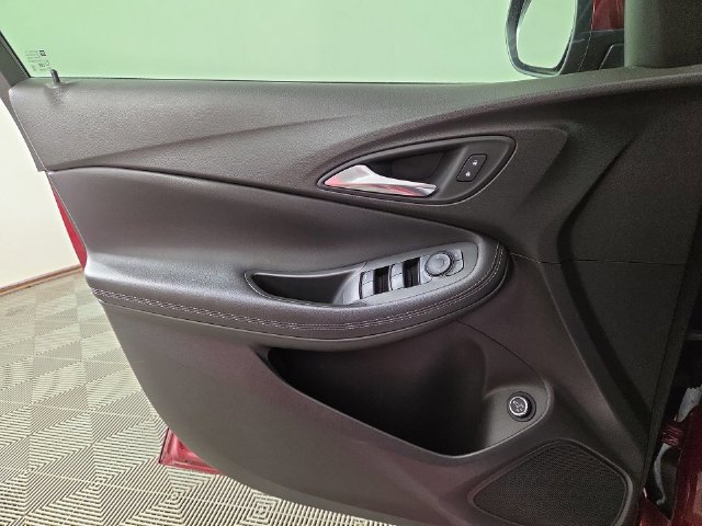 Used 2021 Buick Encore GX Select w/ Sport Touring Package FWD image 31