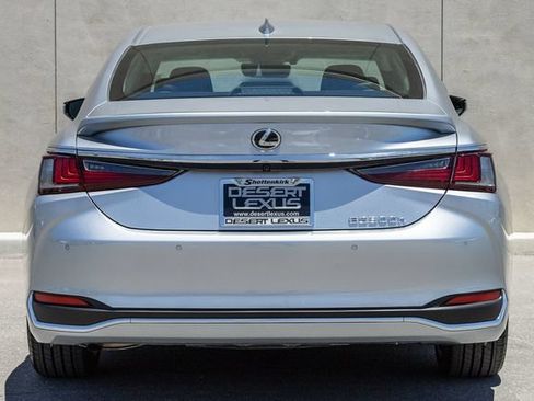 Used 2025 Lexus ES 300h w/ Accessory Package (Z2) FWD image 4