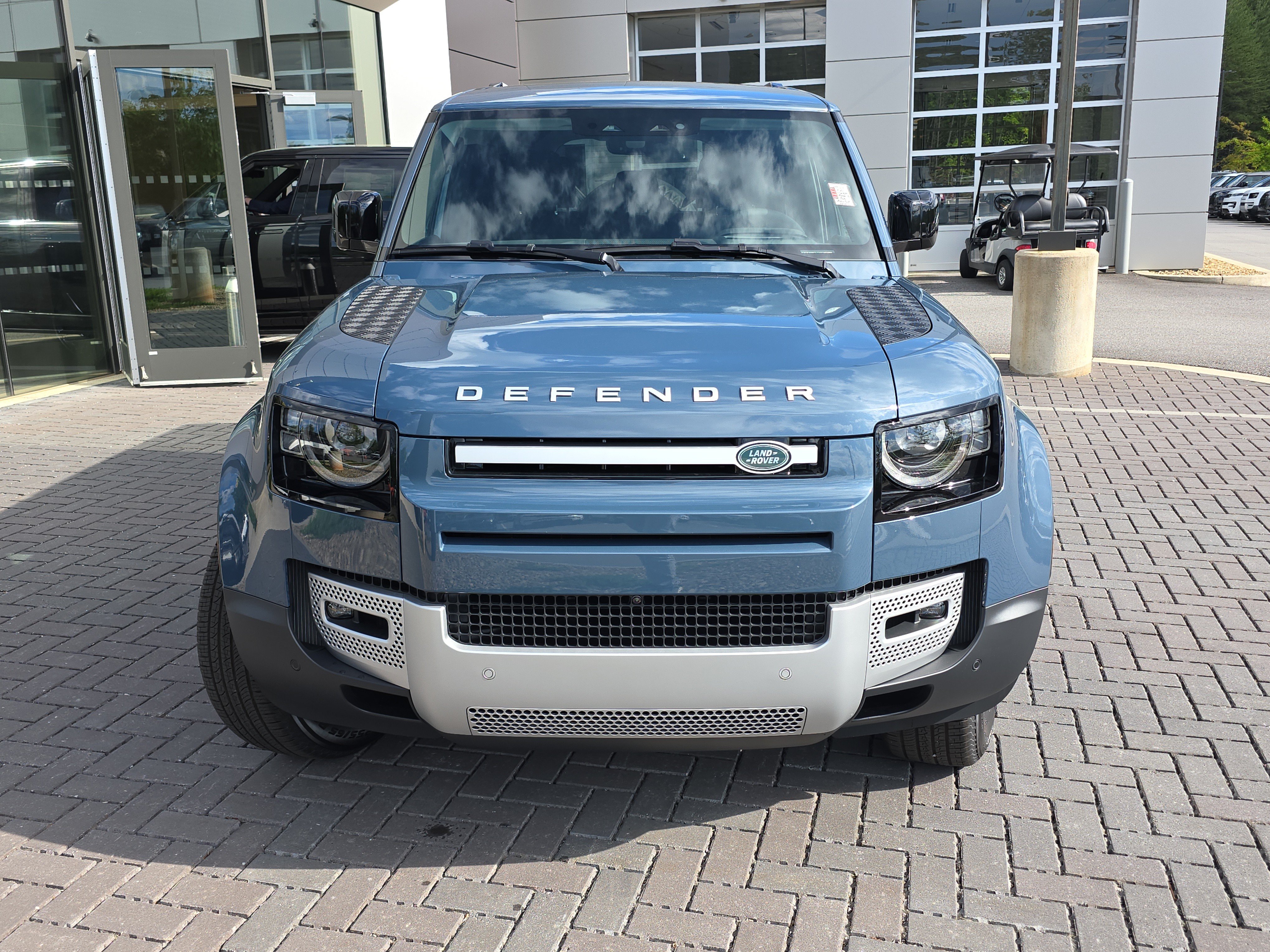 Used 2025 Land Rover Defender 110 S AWD/4WD image 2