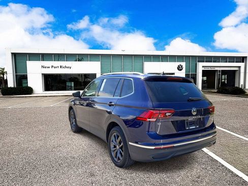Used 2023 Volkswagen Tiguan SE w/ Panoramic Sunroof Package image 6