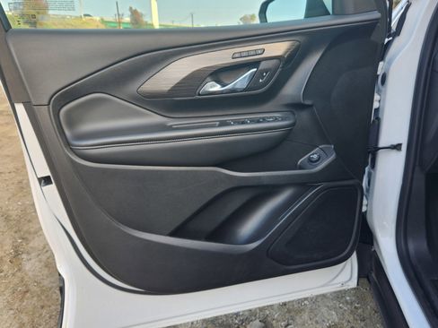 Used 2024 GMC Terrain SLT image 9