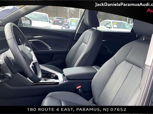 Used 2025 Audi Q5 Premium w/ Convenience Package image 23