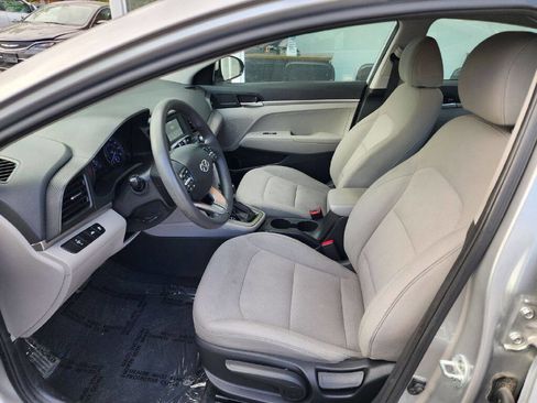 Used 2020 Hyundai Elantra SE FWD image 8