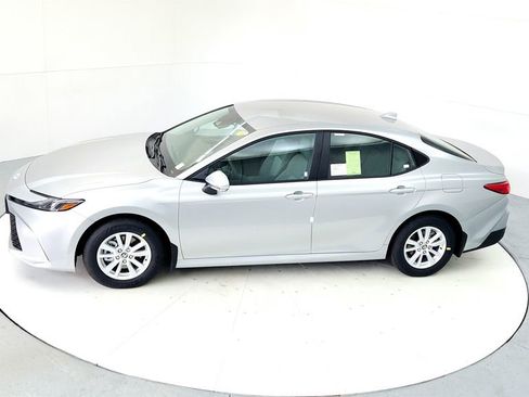 Used 2026 Toyota Camry LE AWD/4WD image 15