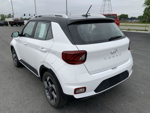 Used 2024 Hyundai Venue Limited FWD image 6