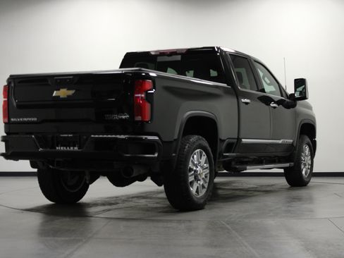 Used 2024 Chevrolet Silverado 2500 High Country w/ Technology Package AWD/4WD image 4