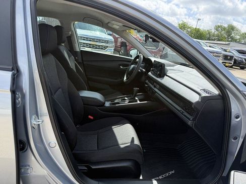 Used 2025 Honda Accord LX image 6