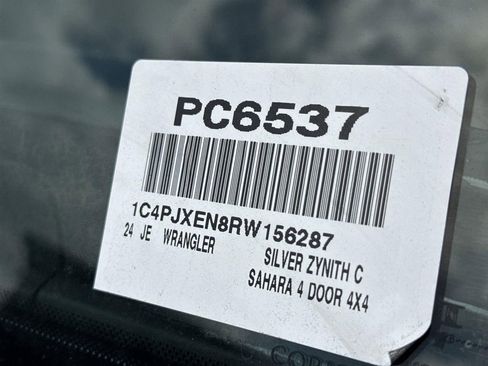 Used 2024 Jeep Wrangler Sahara image 31