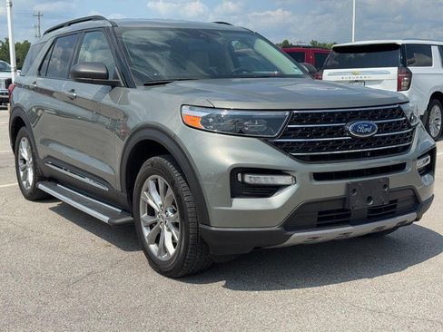 Used 2020 Ford Explorer XLT w/ Equipment Group 202A AWD/4WD image 2
