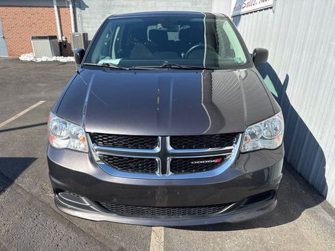 Used 2018 Dodge Grand Caravan SE w/ UConnect Hands-Free Group image 2