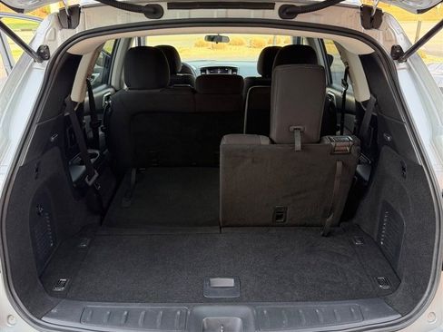 Used 2020 Nissan Pathfinder S image 16