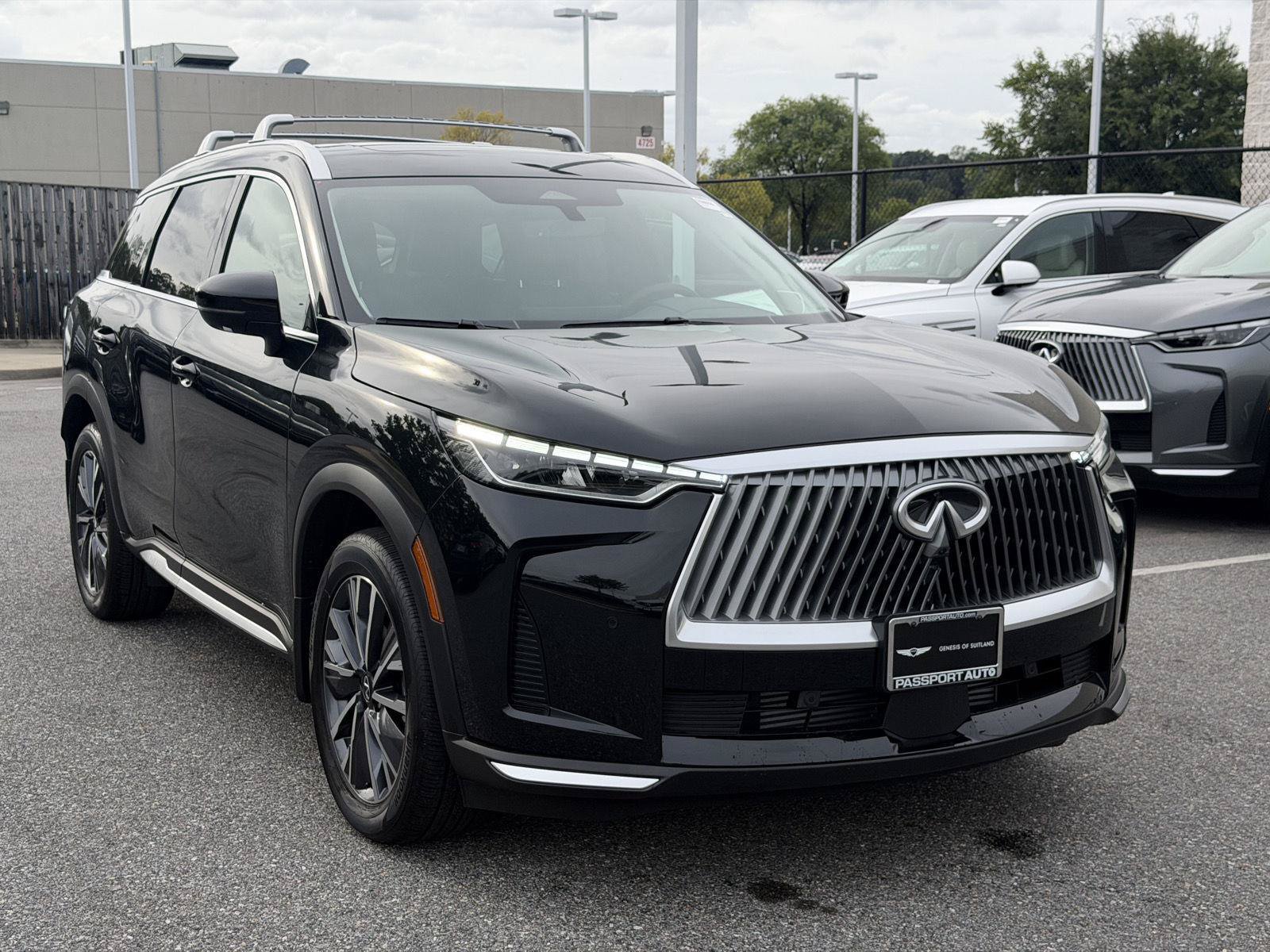 Used 2026 INFINITI QX60 Luxe w/ Family Package AWD/4WD image 3