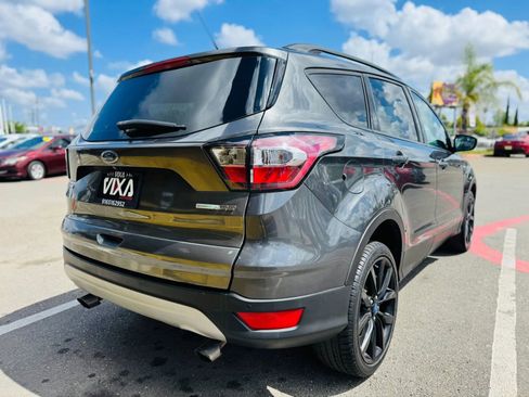 Used 2017 Ford Escape SE w/ SE Sport Appearance Package FWD image 5