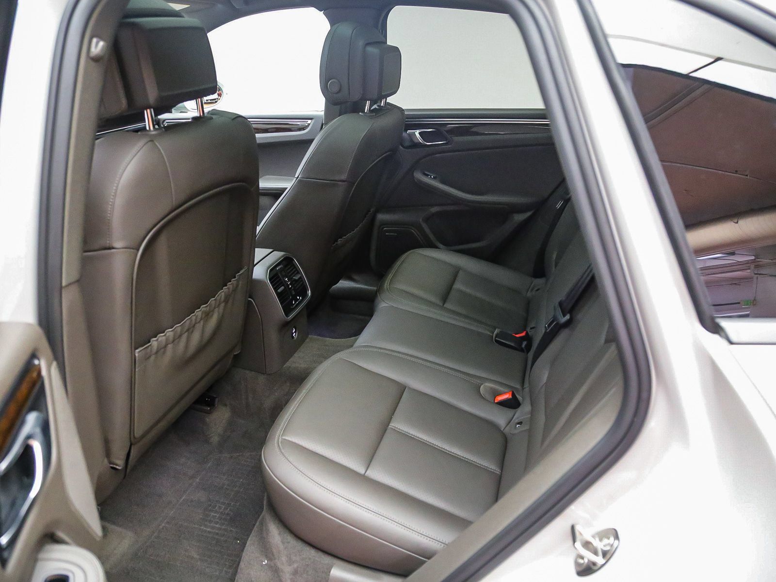 Certified 2026 Porsche Macan AWD/4WD image 23