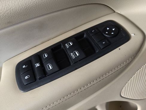 Used 2018 Jeep Grand Cherokee Laredo RWD image 27