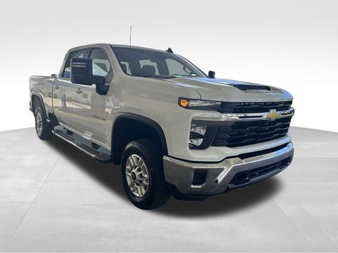 Used 2024 Chevrolet Silverado 2500 LT image 2