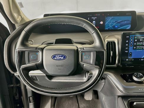 Used 2025 Ford Expedition Max Platinum AWD/4WD image 18