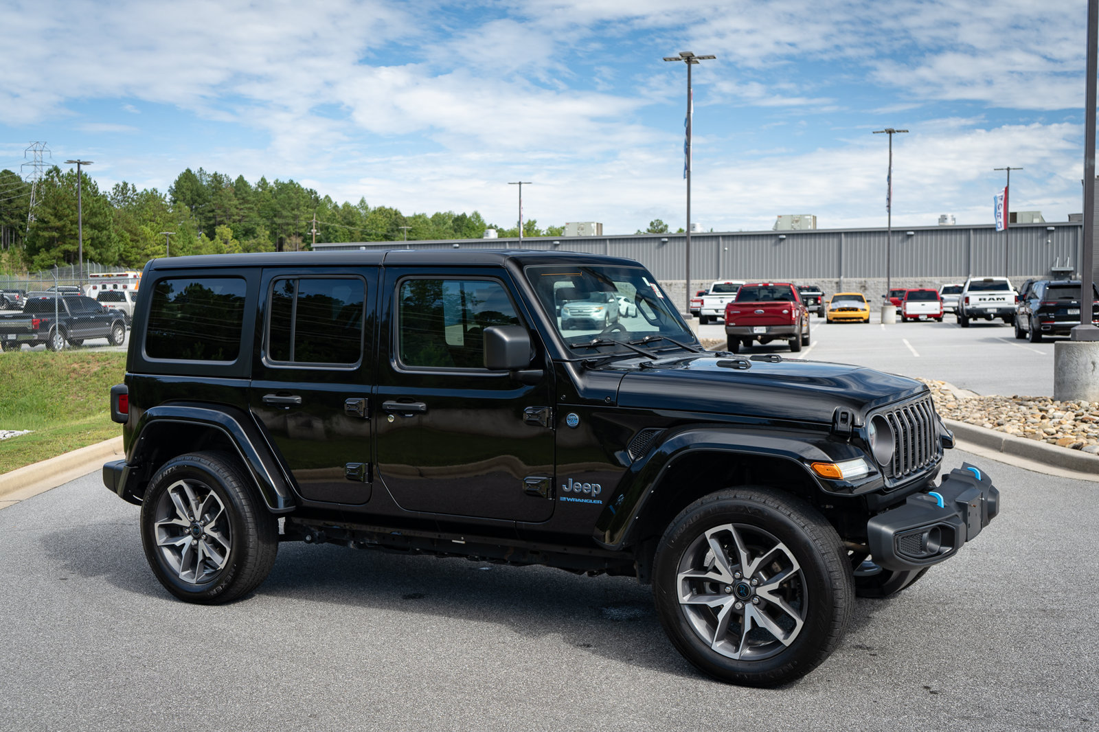 Used 2024 Jeep Wrangler Unlimited w/ Convenience Group AWD/4WD image 12