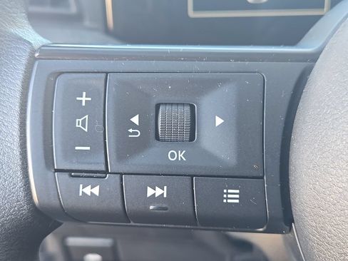 Used 2025 Nissan Kicks SV AWD/4WD image 15