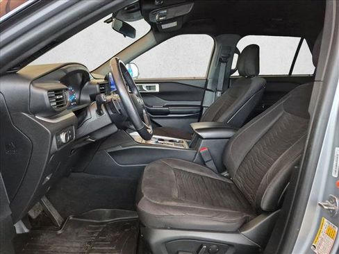 Used 2020 Ford Explorer XLT RWD image 13