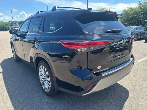 Used 2023 Toyota Highlander Platinum AWD/4WD image 5