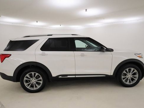 Used 2022 Ford Explorer Limited w/ Equipment Group 301A image 2