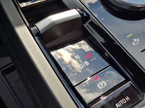 Used 2025 BMW iX xDrive50 w/ Premium Package image 15