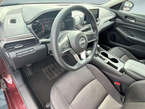 Used 2024 Nissan Altima 2.5 SV FWD image 4