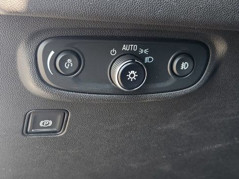 Used 2023 GMC Terrain SLT AWD/4WD image 13