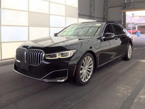 Used 2022 BMW 740i RWD image 1