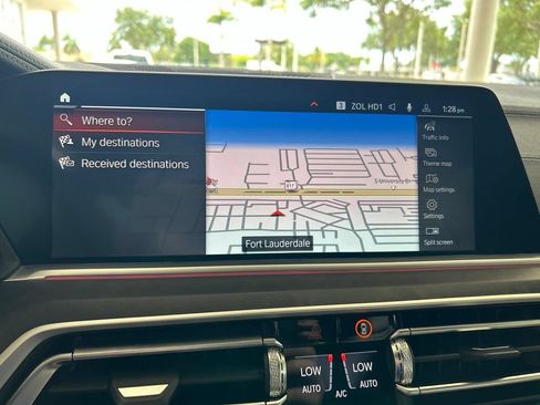 Used 2022 BMW X5 sDrive40i w/ M Sport Package RWD image 11